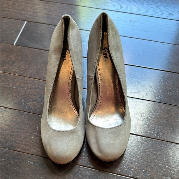 🔵 Fioni Women's Gray Round Toe Pumps Size 7.5 - Picture 2 of 5